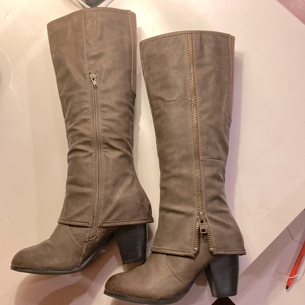 Kisses size 7 heeled high boots